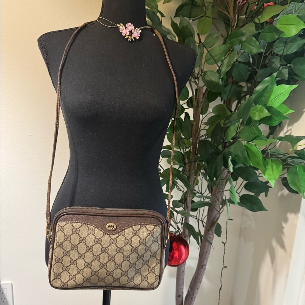 GUCCI GG Supreme Beige PVC Leather crossbody Bag and dust bag